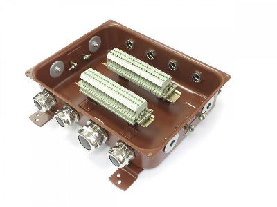 Коробка КЗНС-32 УХЛ1.5 латун. сальники ГОФРОМАТИК zeta30319
